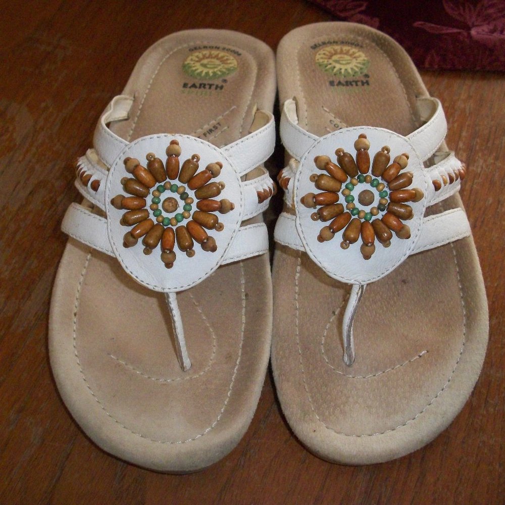 Women's white sandals size 7.5, Earth Spirit brand